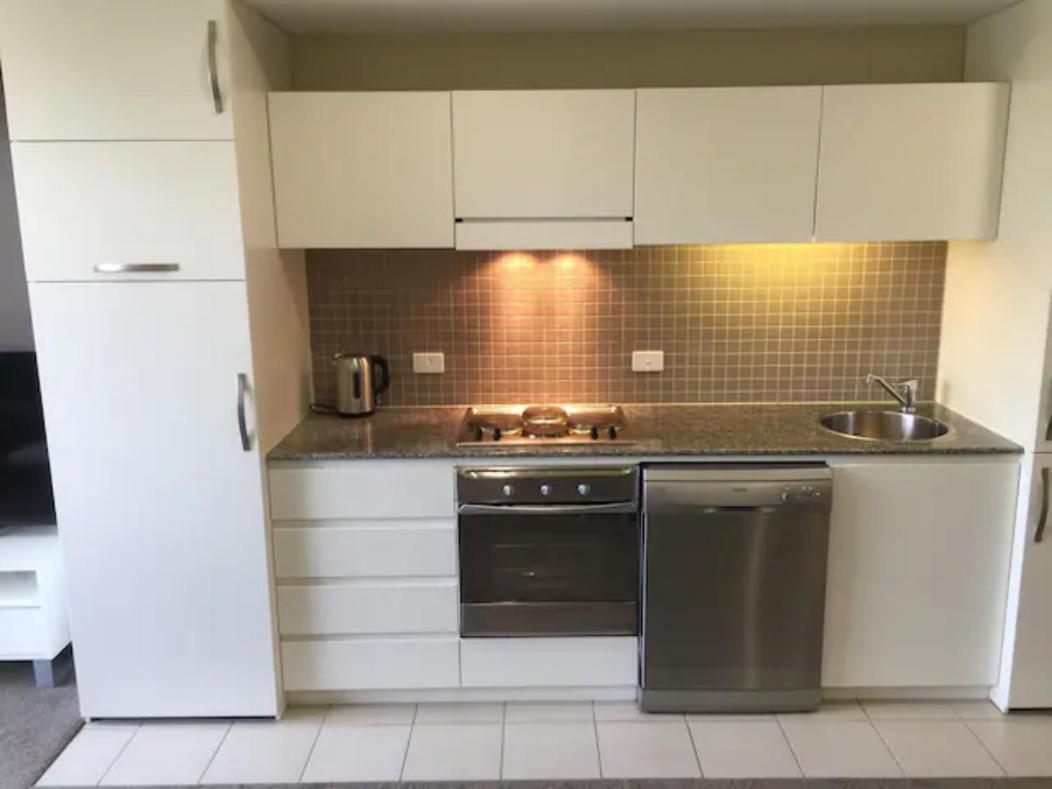 Beachside Luxury Apartments One & Two Bedroom In Beachfront Oaks Pier Building Glenelg Luaran gambar