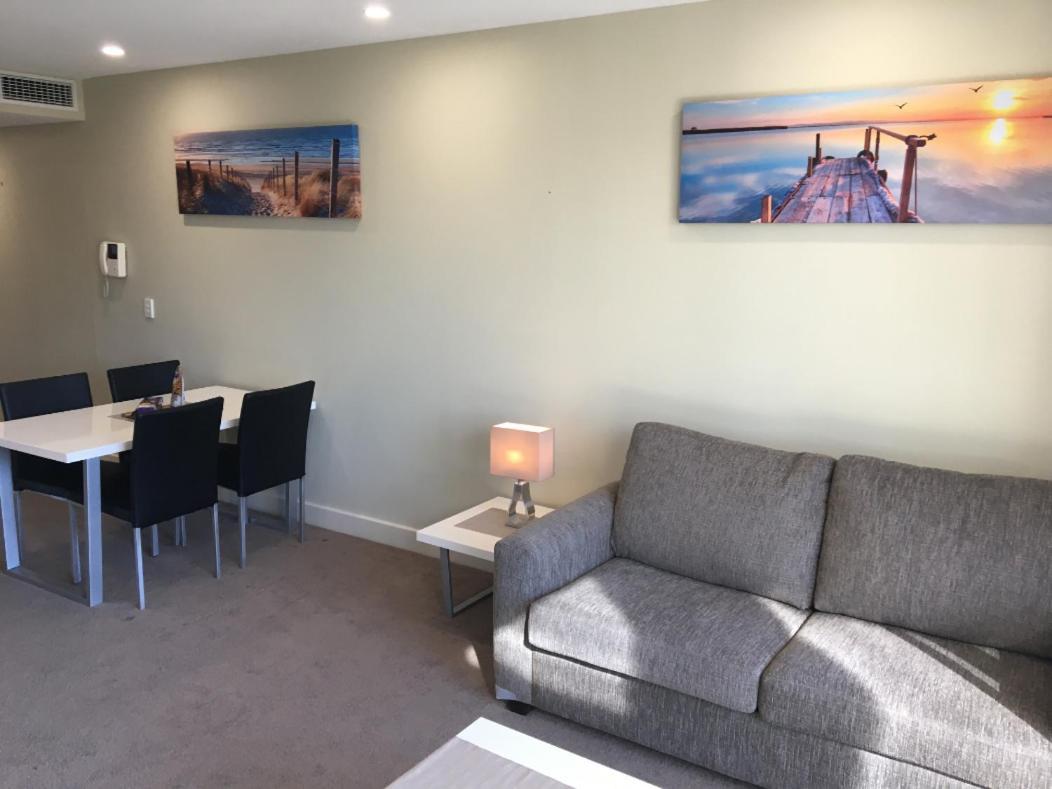 Beachside Luxury Apartments One & Two Bedroom In Beachfront Oaks Pier Building Glenelg Luaran gambar